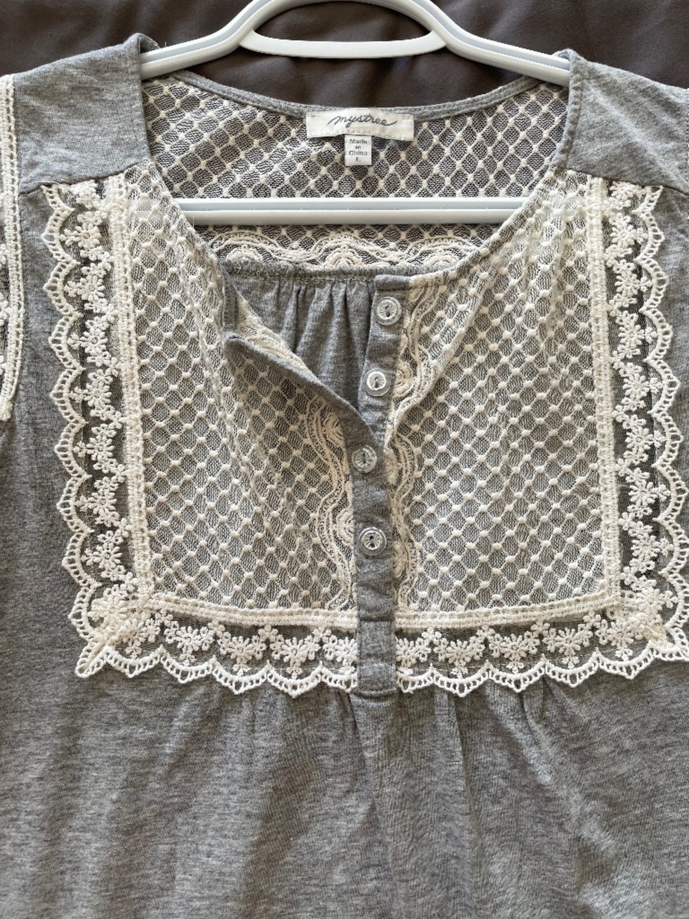 EUC Mystree Mod Cloth Grey Sleeveless Tee with Cream Lace Pleated Bodice Large